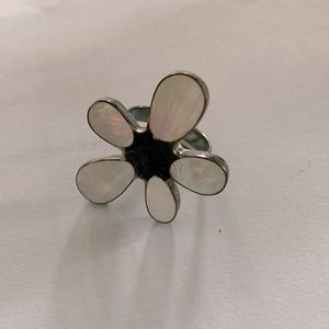Adjustable flower ring
